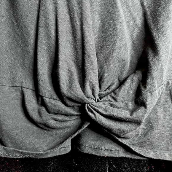 Universal Thread Charcoal Twist Front Tee - Picture 2 of 5